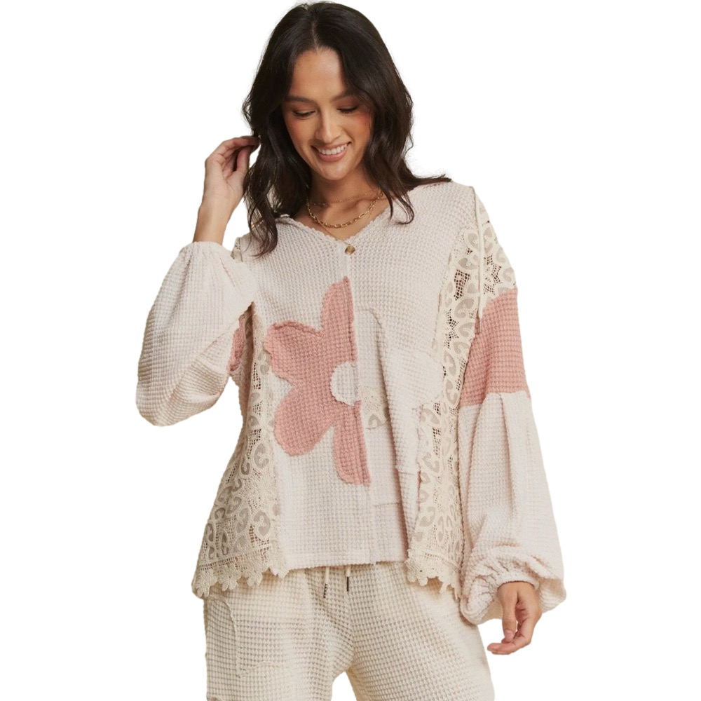 DAVI & DANI Women’s HOODIE OVERSIZED KNIT TOP WITH FLOWER PATCH (beige pink)